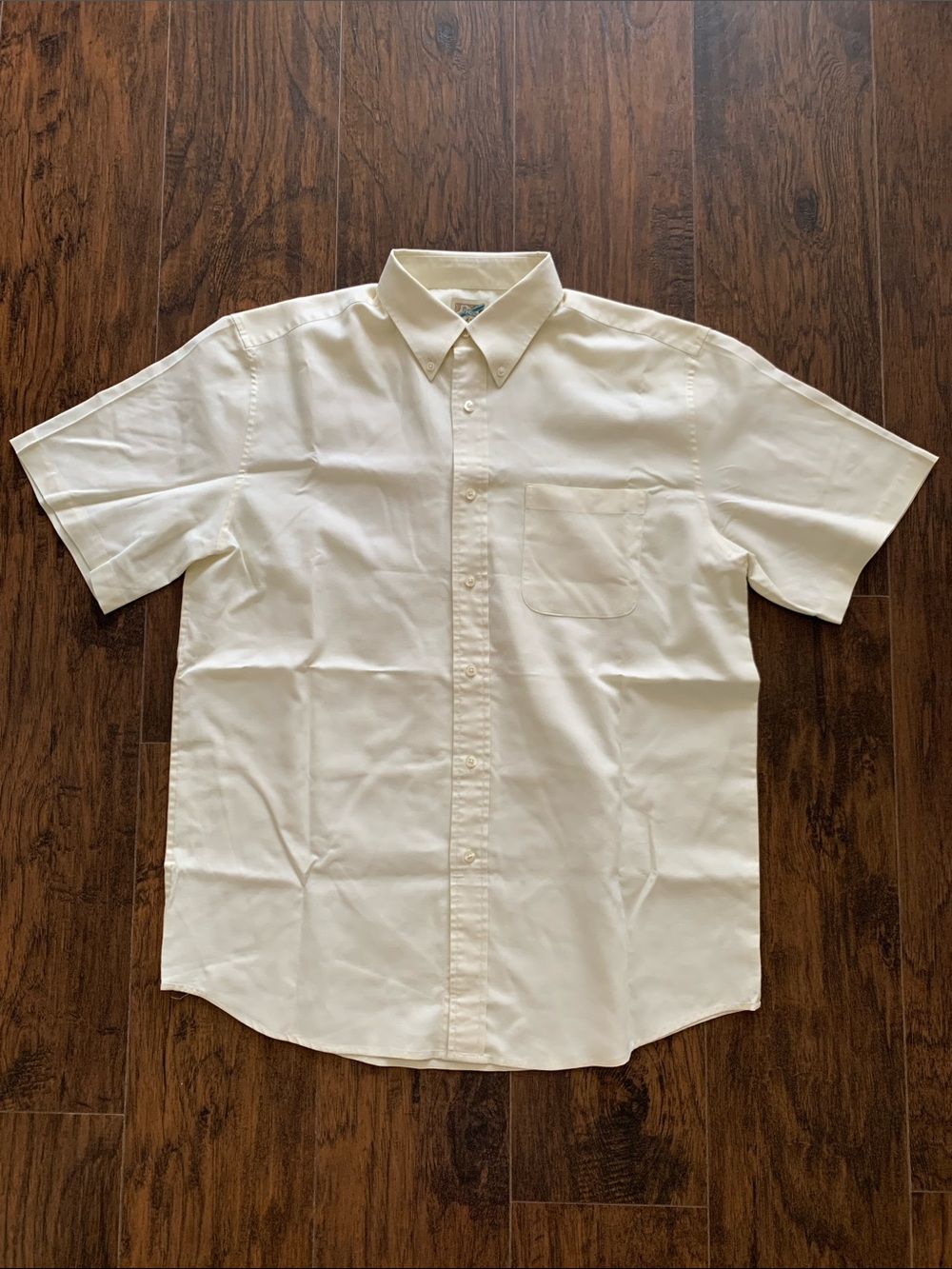Travel Smith Classic Men's Short-Sleeve Button-Down Shirt in Light Yellow